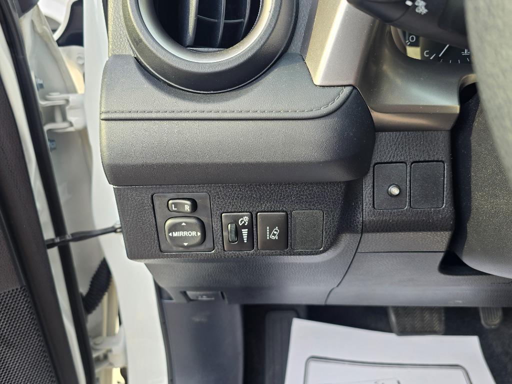 2017 Toyota RAV4 LE photo